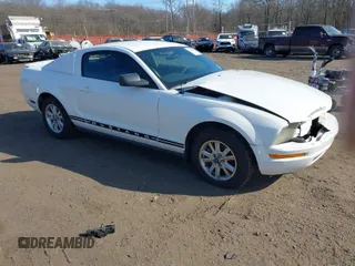2007 Ford Mustang Deluxe z VIN 1ZVFT80N975225653, wystawiony jako IAAI lot #41649013 z przebiegiem 180 067 mil mil oraz . Historia ofert i sprzedaży dostępna na DreamBid. Obrazek 1.