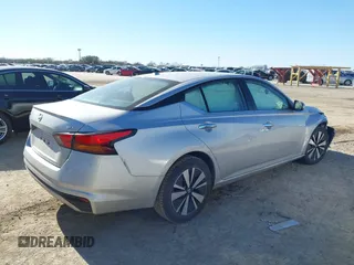 2021 Nissan Altima 2.5 SV with VIN 1N4BL4DV9MN340467, listed as a IAAI auction lot 41470877 with 61,678 mi miles. Bid and sale history available at carsss.com. Image 4.