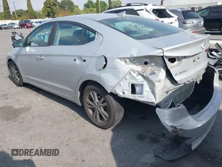 2018 Hyundai Elantra SEL z VIN 5NPD84LFXJH305253, wystawiony jako IAAI lot #42078772 z przebiegiem 122 065 mil mil oraz . Historia ofert i sprzedaży dostępna na DreamBid. Obrazek 3.