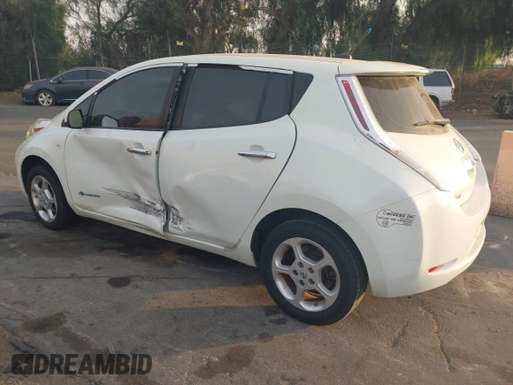2011 Nissan LEAF SL-e with VIN JN1AZ0CP8BT006992, listed as a IAAI auction lot 41097604 with 98,688 mi miles. Bid and sale history available at carsss.com. Image 3.