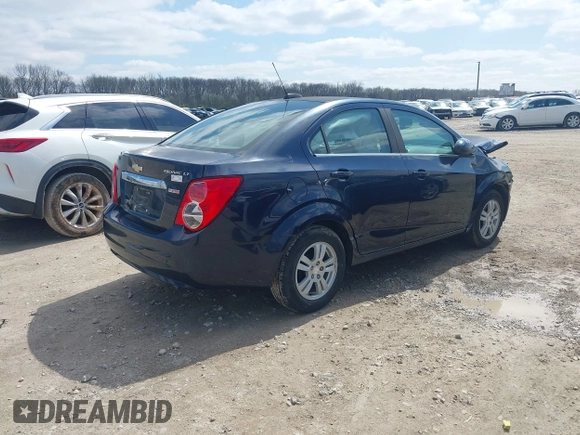 2016 Chevrolet Sonic LT z VIN 1G1JC5SB3G4101181, wystawiony jako IAAI lot #41910663 z przebiegiem 98 018 mil mil oraz . Historia ofert i sprzedaży dostępna na DreamBid. Obrazek 4.