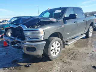 2019 Ram 2500 Big Horn with VIN 3C6UR5DJ2KG696924, listed as a IAAI auction lot 41644092 with 120,705 mi miles. Bid and sale history available at carsss.com. Image 18.