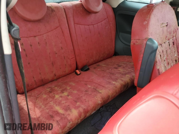 2017 FIAT 500 Lounge z VIN 3C3CFFCR4HT654365, wystawiony jako Copart lot #55975135 z przebiegiem Nie podano mil oraz Szkody całkowita. Historia ofert i sprzedaży dostępna na DreamBid. Obrazek 10.