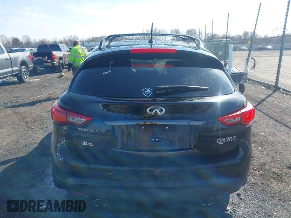 2016 Infiniti QX70 z VIN JN8CS1MW6GM750280, wystawiony jako IAAI lot #41588491 z przebiegiem 78 266 mil mil oraz . Historia ofert i sprzedaży dostępna na DreamBid. Obrazek 16.