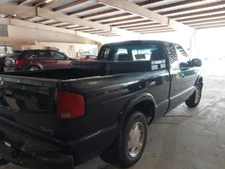 2002 GMC Sonoma SL Fleet z VIN 1GTCS19W828197766, wystawiony jako IAAI lot #42226732 z przebiegiem 238 945 mil mil oraz . Historia ofert i sprzedaży dostępna na DreamBid. Obrazek 4.