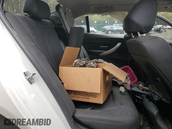 2012 BMW 3 Series 328i с VIN WBA3C1C51CF433150, выставлен на аукционе Copart как лот 52412865 с пробегом Не указан миль и Списание • Salvage title. История ставок и продаж доступна на DreamBid. Изображение 10.