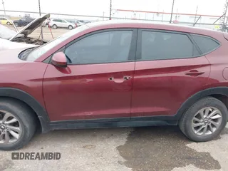 2017 Hyundai Tucson SE z VIN KM8J23A47HU431498, wystawiony jako IAAI lot #42425577 z przebiegiem 83 014 mil mil oraz . Historia ofert i sprzedaży dostępna na DreamBid. Obrazek 14.