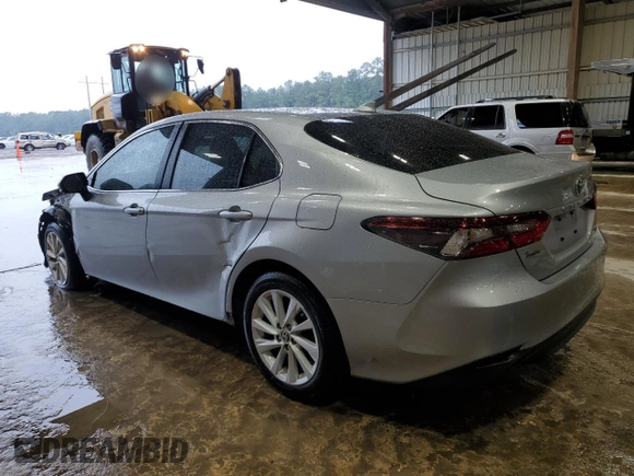 2023 Toyota Camry LE z VIN 4T1C11AK6PU082458, wystawiony jako Copart lot #56209395 z przebiegiem 38 806 mil mil oraz Szkoda całkowita • Salvage title. Historia ofert i sprzedaży dostępna na DreamBid. Obrazek 2.