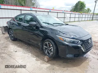 2024 Nissan Sentra SV z VIN 3N1AB8CV9RY366453, wystawiony jako IAAI lot #42242135 z przebiegiem 14 669 mil mil oraz . Historia ofert i sprzedaży dostępna na DreamBid. Obrazek 1.