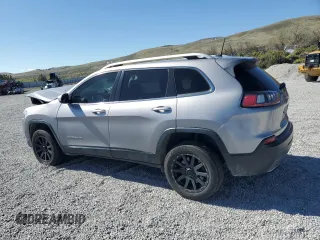 2019 Jeep Cherokee Latitude z VIN 1C4PJLCXXKD278468, wystawiony jako Copart lot #55064395 z przebiegiem 84 945 mil mil oraz Szkoda całkowita • Salvage title. Historia ofert i sprzedaży dostępna na DreamBid. Obrazek 2.