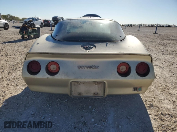 1982 Chevrolet Corvette z VIN 1G1AY0789C5114023, wystawiony jako Copart lot #81770764 z przebiegiem 3726 mil mil oraz Czysty tytuł • Clean title. Historia ofert i sprzedaży dostępna na DreamBid. Obrazek 6.