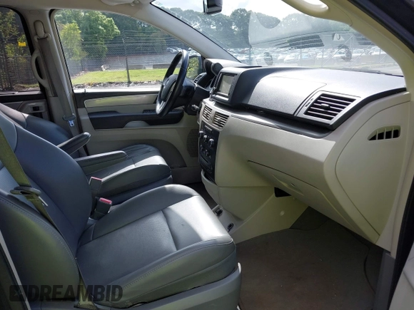 2012 Volkswagen Routan SE with VIN 2C4RVABG3CR293458, listed as a IAAI auction lot 42210411 with 139,390 mi miles and . Bid and sale history available at DreamBid. Image 5.