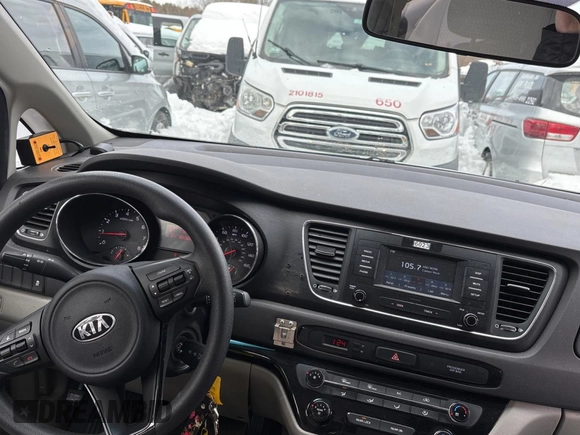 2018 Kia Sedona L with VIN KNDMA5C12J6403394, listed as a Copart auction lot 47021955 with 185,060 mi miles and Clean Title. Bid and sale history available at carsss.com. Image 9.