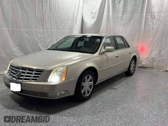 2007 Cadillac DTS V8 z VIN 1G6KD57Y27U198589, wystawiony jako Copart lot #59233755 z przebiegiem 171 023 mil mil oraz Tytuł czysty. Historia ofert i sprzedaży dostępna na DreamBid. Obrazek 2.