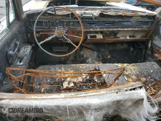 1965 Lincoln Continental z VIN 5Y86N428483, wystawiony jako Copart lot #56333345 z przebiegiem Nie podano mil oraz Szkoda całkowita • Salvage title. Historia ofert i sprzedaży dostępna na DreamBid. Obrazek 8.