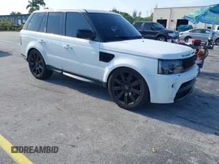 2013 Land Rover Range Rover Sport HSE z VIN SALSF2D42DA809718, wystawiony jako IAAI lot #42335912 z przebiegiem 153 297 mil mil oraz . Historia ofert i sprzedaży dostępna na DreamBid. Obrazek 1.