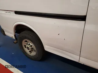 2005 GMC Savana Cargo Van Y3H Paratransit with VIN 1GTHG39U851142359, listed as a IAAI auction lot 42032824 with 245,852 mi miles. Bid and sale history available at carsss.com. Image 1.
