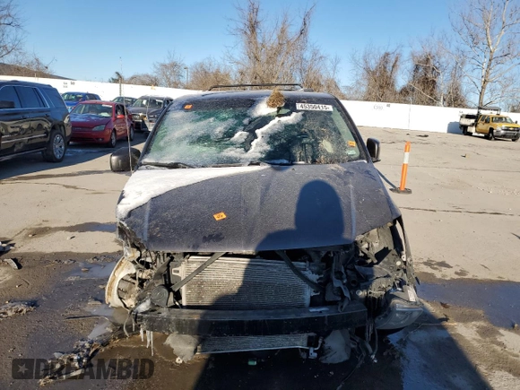 2015 Chrysler Town & Country Touring with VIN 2C4RC1BG8FR739999, listed as a Copart auction lot 45350415 with 133,664 mi miles and Salvage Title. Bid and sale history available at carsss.com. Image 5.
