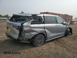 2022 Toyota Sienna XLE with VIN 5TDYRKEC0NS128511, listed as a Copart auction lot 59043675 with 57,573 mi miles and Salvage title. Bid and sale history available at DreamBid. Image 3.