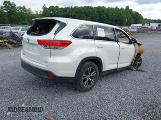 2019 Toyota Highlander LE с VIN 5TDBZRFH8KS955063, выставлен на аукционе IAAI как лот 42647865 с пробегом 63 275 миль миль и . История ставок и продаж доступна на DreamBid. Изображение 4.