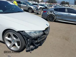 2012 BMW 3 Series 335i z VIN WBAKG7C50CE802783, wystawiony jako IAAI lot #42147783 z przebiegiem 76 083 mil mil oraz . Historia ofert i sprzedaży dostępna na DreamBid. Obrazek 6.