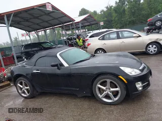 2009 Saturn Sky z VIN 1G8MN35B59Y104152, wystawiony jako IAAI lot #42308236 z przebiegiem 190 823 mil mil oraz . Historia ofert i sprzedaży dostępna na DreamBid. Obrazek 13.