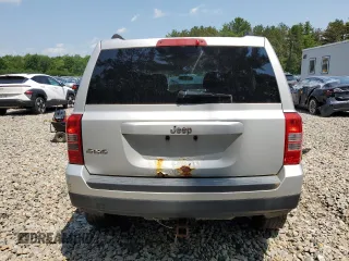 2011 Jeep Patriot Latitude z VIN 1J4NF1GB5BD169390, wystawiony jako Copart lot #60329775 z przebiegiem 207 126 mil mil oraz Czysty tytuł • Clean title. Historia ofert i sprzedaży dostępna na DreamBid. Obrazek 6.