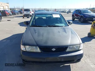 1998 Nissan Sentra XE z VIN 1N4AB41D8WC757796, wystawiony jako IAAI lot #41209171 z przebiegiem 160 108 mil mil oraz . Historia ofert i sprzedaży dostępna na DreamBid. Obrazek 12.