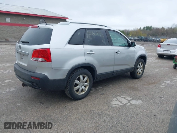 2011 Kia Sorento LX with VIN 5XYKT4A18BG099601, listed as a IAAI auction lot 42156787 with 165,397 mi miles. Bid and sale history available at carsss.com. Image 4.
