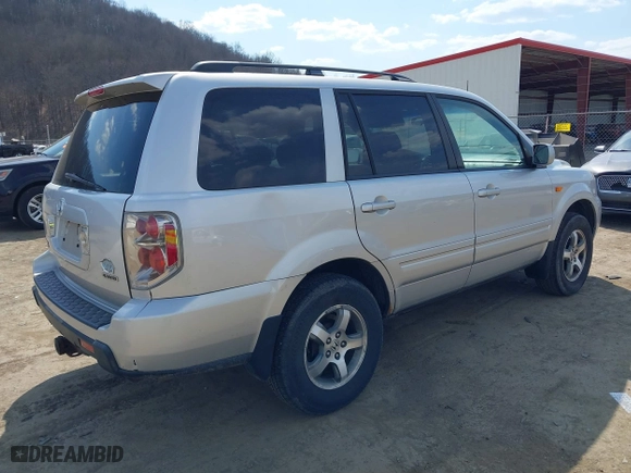 2008 Honda Pilot SE with VIN 5FNYF18388B018930, listed as a IAAI auction lot 41787945 with 236,890 mi miles. Bid and sale history available at carsss.com. Image 4.