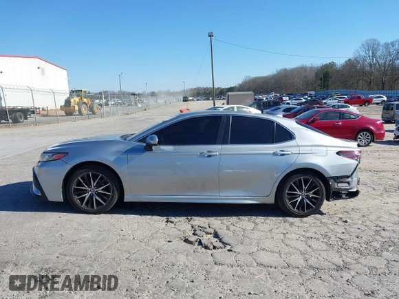 2021 Toyota Camry SE Nightshade with VIN 4T1G11AK1MU529646, listed as a IAAI auction lot 41650962 with 57,879 mi miles. Bid and sale history available at carsss.com. Image 15.