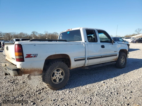 2000 Chevrolet Silverado 1500 LT with VIN 1GCEK19T0YE111021, listed as a Copart auction lot 89134345 with 331,038 mi miles and Salvage Title. Bid and sale history available at carsss.com. Image 3.