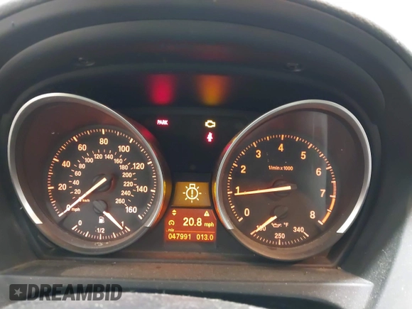 2015 BMW Z4 sDrive28i with VIN WBALL5C51FJ997681, listed as a IAAI auction lot 41323332 with 47,991 mi miles. Bid and sale history available at carsss.com. Image 7.