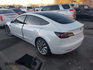 2018 Tesla Model 3 Long Range Battery z VIN 5YJ3E1EB4JF067895, wystawiony jako IAAI lot #41280101 z przebiegiem Nie podano mil oraz . Historia ofert i sprzedaży dostępna na DreamBid. Obrazek 3.