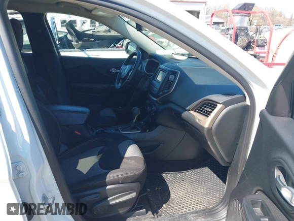 2016 Jeep Cherokee Sport with VIN 1C4PJMAB1GW314251, listed as a IAAI auction lot 41815330 with 124,588 mi miles. Bid and sale history available at carsss.com. Image 5.