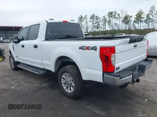 2022 Ford F-250 XL z VIN 1FT7W2BTXNEF76074, wystawiony jako IAAI lot #41339363 z przebiegiem 70 594 mil mil oraz . Historia ofert i sprzedaży dostępna na DreamBid. Obrazek 3.