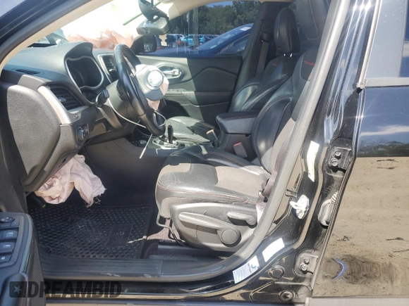 2017 Jeep Cherokee Trailhawk L Plus with VIN 1C4PJMBBXHW517252, listed as a Copart auction lot 51414315 with 185,274 mi miles and Salvage Title. Bid and sale history available at carsss.com. Image 7.