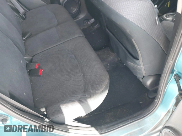 2013 Honda Fit Sport z VIN JHMGE8H54DC026019, wystawiony jako IAAI lot #42125500 z przebiegiem 139 285 mil mil oraz . Historia ofert i sprzedaży dostępna na DreamBid. Obrazek 8.