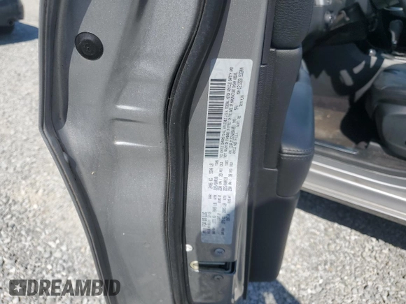 2017 Jeep Cherokee Overland with VIN 1C4PJMJS2HW584851, listed as a Copart auction lot 61738325 with 34,582 mi miles and Salvage title. Bid and sale history available at DreamBid. Image 13.