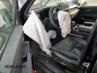 2024 Toyota Tundra Limited Hybrid z VIN 5TFJC5DB4RX049128, wystawiony jako Copart lot #46630445 z przebiegiem Nie podano mil oraz Szkoda całkowita • Salvage title. Historia ofert i sprzedaży dostępna na DreamBid. Obrazek 8.