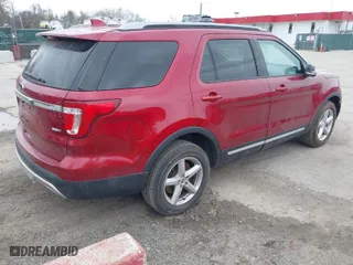 2017 Ford Explorer XLT with VIN 1FM5K8DH3HGC08256, listed as a IAAI auction lot 41955071 with 44,132 mi miles. Bid and sale history available at carsss.com. Image 4.