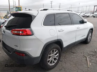 2015 Jeep Cherokee Latitude with VIN 1C4PJLCB5FW642701, listed as a IAAI auction lot 42063262 with 142,501 mi miles and . Bid and sale history available at carsss.com. Image 4.