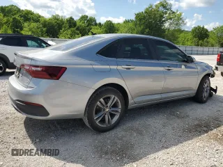 2024 Volkswagen Jetta SE с VIN 3VW7M7BU2RM059151, выставлен на аукционе Copart как лот 54608035 с пробегом 4 657 миль миль и Списание • Salvage title. История ставок и продаж доступна на DreamBid. Изображение 3.