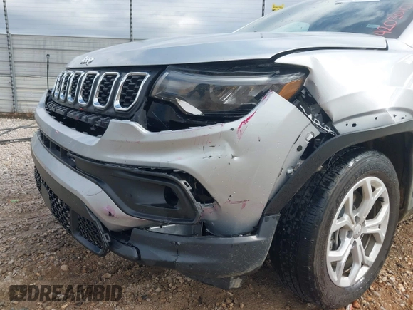 2024 Jeep Compass Latitude with VIN 3C4NJDBN9RT118616, listed as a IAAI auction lot 42030101 with 34,073 mi miles. Bid and sale history available at carsss.com. Image 6.