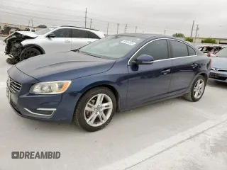 2014 Volvo S60 T5 z VIN YV1612FS2E2296432, wystawiony jako Copart lot #58530265 z przebiegiem 85 580 mil mil oraz Czysty tytuł • Clean title. Historia ofert i sprzedaży dostępna na DreamBid. Obrazek 1.
