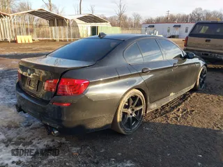 2014 BMW M5 z VIN WBSFV9C54ED097333, wystawiony jako IAAI lot #41441774 z przebiegiem 90 152 mil mil oraz . Historia ofert i sprzedaży dostępna na DreamBid. Obrazek 4.
