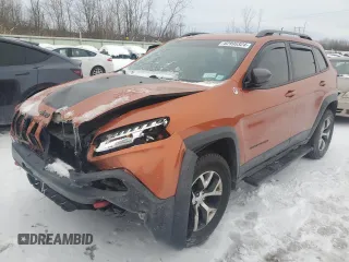 2015 Jeep Cherokee Trailhawk with VIN 1C4PJMBS9FW500763, listed as a Copart auction lot 82999324 with 84,924 mi miles and Salvage Title. Bid and sale history available at carsss.com. Image 1.