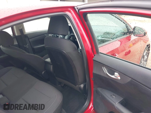 2019 Kia Forte LXS z VIN 3KPF24AD6KE084266, wystawiony jako IAAI lot #41566565 z przebiegiem 70 512 mil mil oraz . Historia ofert i sprzedaży dostępna na DreamBid. Obrazek 8.