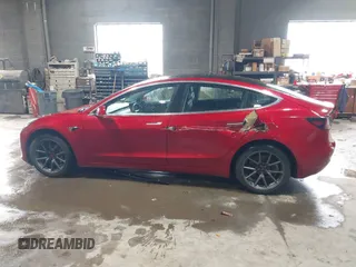 2020 Tesla Model 3 Standard Range Plus z VIN 5YJ3E1EA2LF705670, wystawiony jako IAAI lot #41572352 z przebiegiem 99 980 mil mil oraz . Historia ofert i sprzedaży dostępna na DreamBid. Obrazek 14.