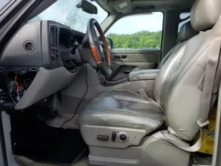 2006 Cadillac Escalade z VIN 1GYEK63N76R136618, wystawiony jako Copart lot #58990945 z przebiegiem Nie podano mil oraz Czysty tytuł • Clean title. Historia ofert i sprzedaży dostępna na DreamBid. Obrazek 7.